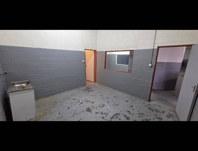 318M² WAREHOUSE TO LET IN WELLINGTON CENTRAL